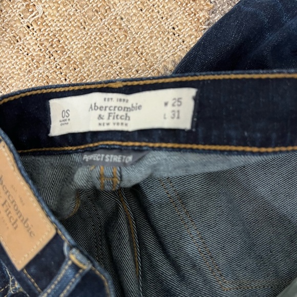 Low rise Abercrombie brand distressed, skinny jeans - Picture 10 of 11